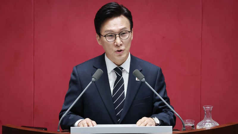 [속보] <b>김민석</b> "권력구조 포함 '개헌' 추진‥김영삼 사진 내건 국힘도 선...