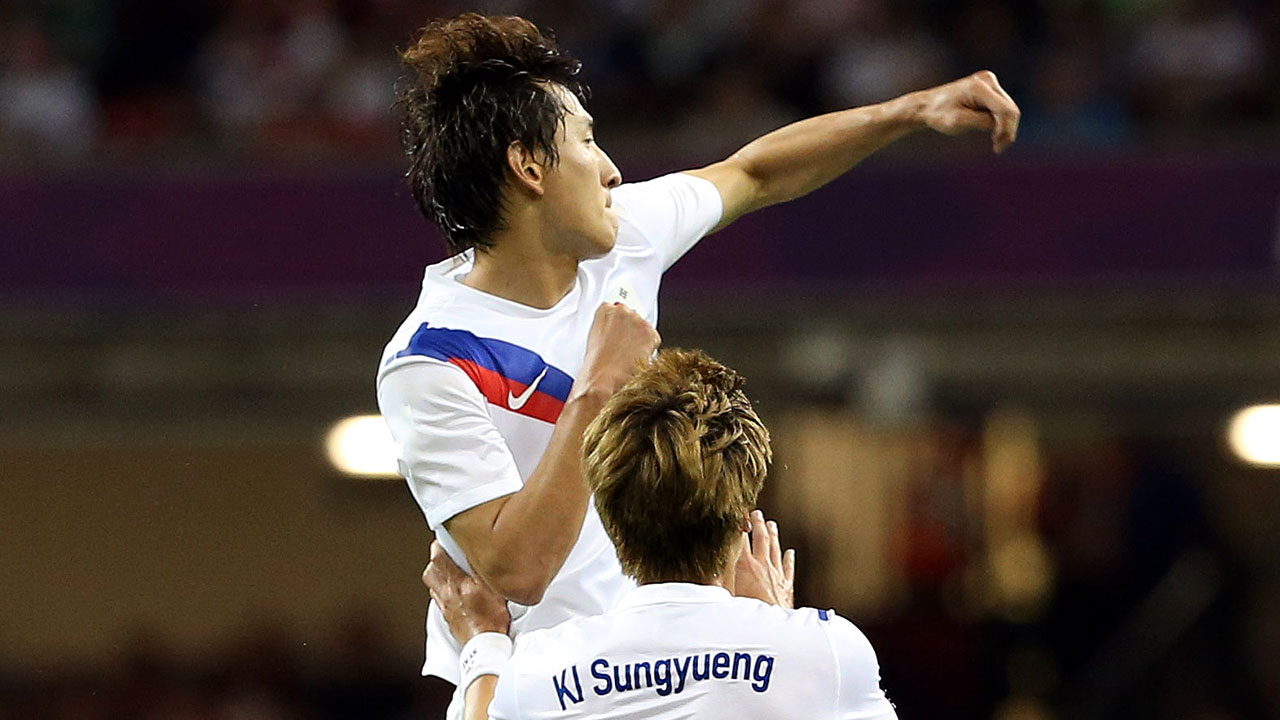 '런던 동메달' <b>지동원</b>, <b>현역 은퇴</b> 발표‥"축구 여정 마무리"