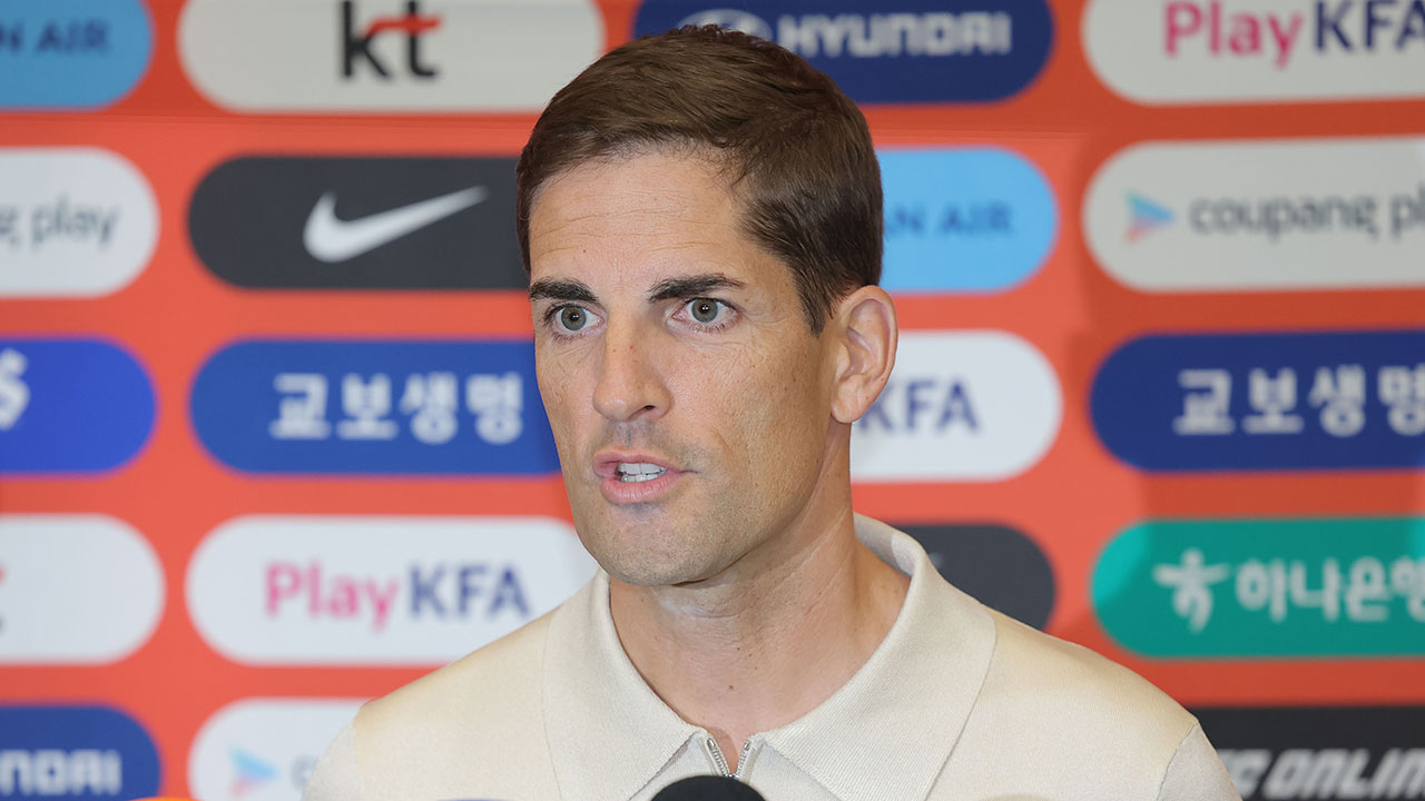축구대표팀 <b>모레노</b> 신임 <b>감독</b>, A매치 4연전 소집 명단 발표