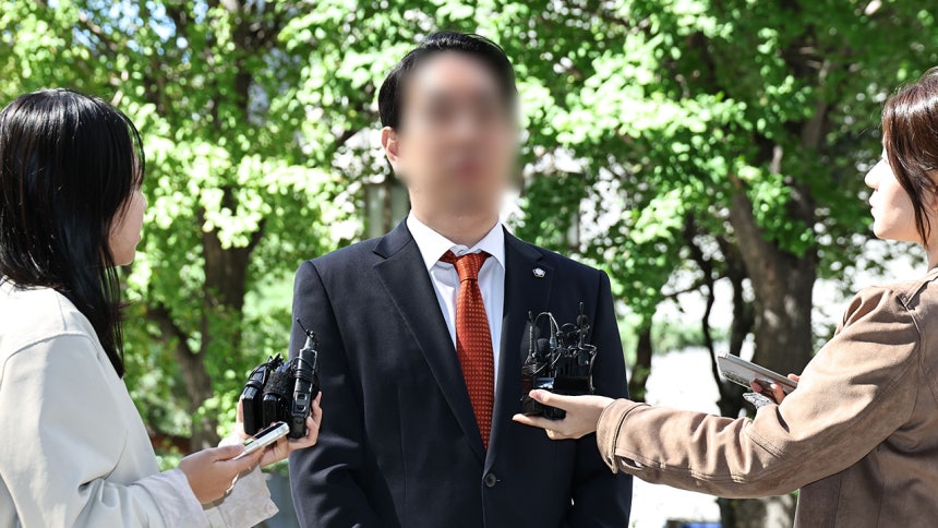 참고인 조사 출석하는 김병기 의원 전 보좌관