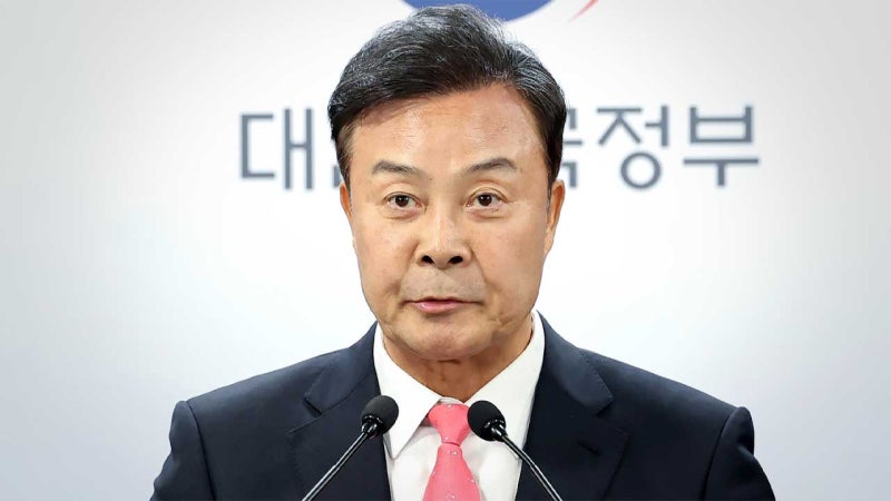 경찰, '건진법사 <b>무민공원</b> 의혹' 관련 <b>의왕시장</b> <b>압수수색</b> 중
