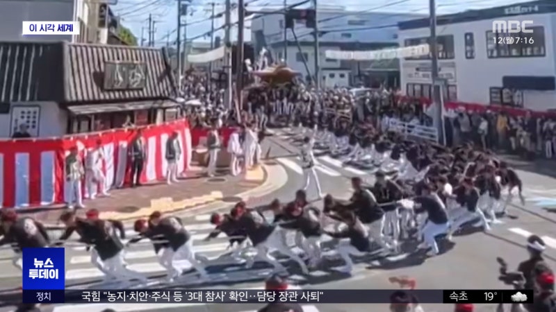 [이 시각 세계] 오사카 축제서 '4톤' 목조 수레 '전복'