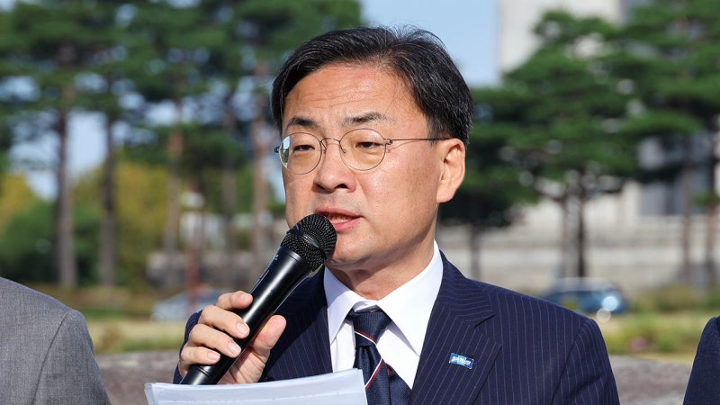 <b>혁신당</b>, 조희대 <b>탄핵안 공개</b>하며 민주 압박‥"내란 잔당만 역풍 운운"