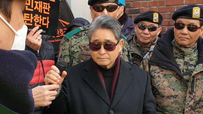 "<b>5·18</b> 또 왜곡" 혐의 '극우 논객' <b>지만원</b> <b>구속영장</b> 신청