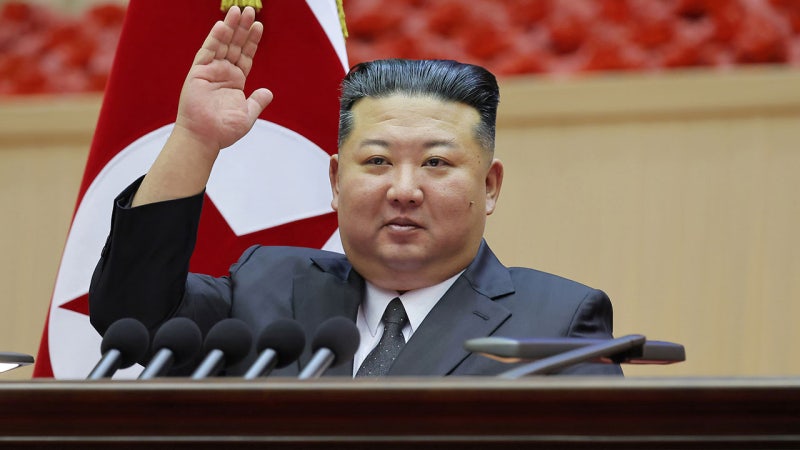 <b>김정은</b>, '中서열 4위' <b>왕후닝</b>과 단둥서 <b>회담</b>‥"협력 전망 넓어"