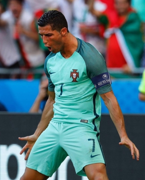 호날두의 놀라운 힐킥 골, 포르투갈 조 3위로 EURO 16강 턱걸이