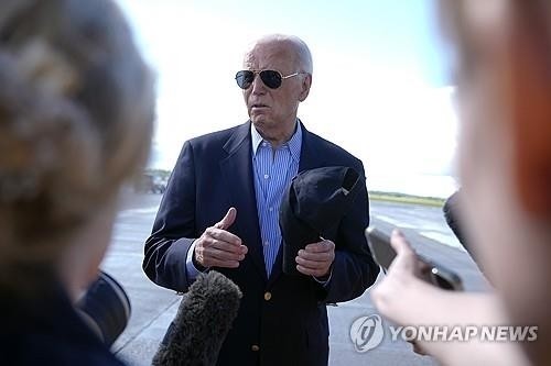 "<b>40살</b>처럼 보이지 않나"…<b>바이든</b>, 고령 우려 불식