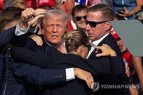 <b>트럼프 피격</b> 후 첫 <b>인터뷰</b>..."화면 봐서 살았다"