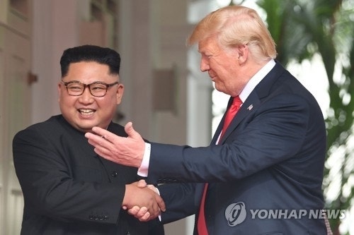 북한, <b>김정은</b> 소환 <b>트럼프</b>에 "<b>미련</b> 부풀려" 선긋기
