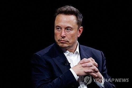 트럼프 지지한 <b>머스크</b>…'가짜 <b>해리스</b> 영상' 공유 물의