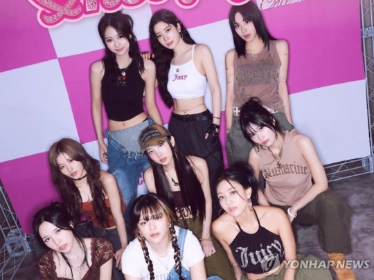 "이거 <b>트와이스</b> 아닌가?"…'女아이돌 위험' JYP 대응