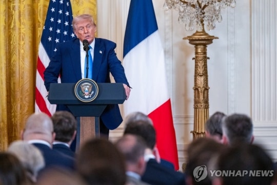 <b>트럼프</b> "<b>캐나다</b>·<b>멕시코 관세</b>, 예정대로 진행"