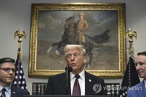<b>트럼프</b>, 車<b>관세</b> 먼저 발표키로..."<b>상호관세</b>는 유연할 것"