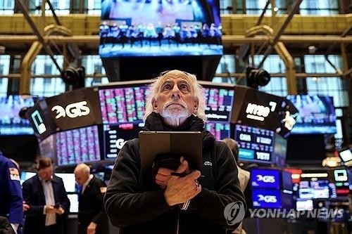 뉴욕증시, 中관세 104%부과에 투매…<b>나스닥</b> 2%↓마감
