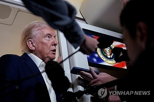 <b>트럼프</b>, 반도체 <b>관세</b> 질문에 "14일에 답하겠다"