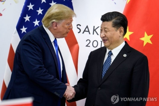 <b>트럼프</b> "<b>시진핑</b>과 <b>통화</b>했다"…中과 관세 직접<b>협상</b> 시사