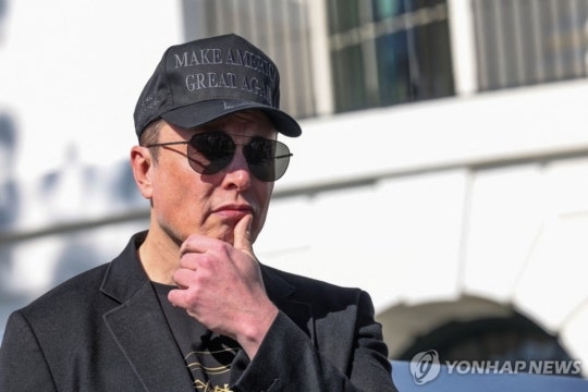 <b>테슬라</b> 이사회 "<b>후임</b> CEO 찾겠다"…<b>머스크</b>에 '경고장'