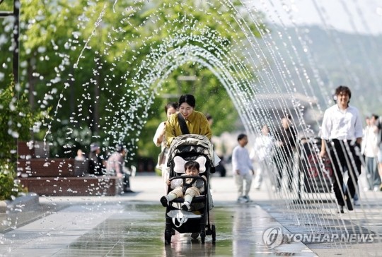 때이른 <b>초여름 더위</b>...강릉 <b>29도</b>·서울 25도
