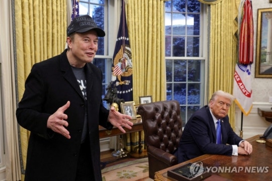 백악관 떠나더니 '돌변'…<b>트럼프</b> 겨냥 '작심 비판'