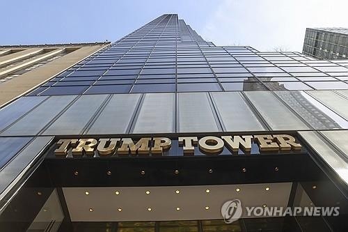 美서 사업하라던 <b>트럼프</b>, 가족기업은 줄줄이 "해외로"