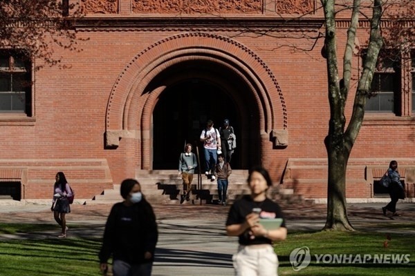 美 법원, 트럼프 '<b>하버드 유학생 비자</b> 중단' 제동