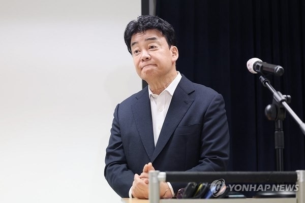 "유통기한 지난 제품 없었다"…'<b>백종원</b> <b>논란</b>' 정면 반박