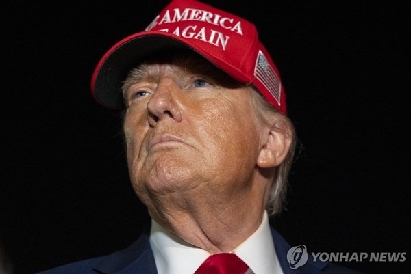 <b>관세</b>폭탄 '째깍째깍'…<b>트럼프</b> "韓시간 8일 새벽 1시부터 <b>발송</b>"