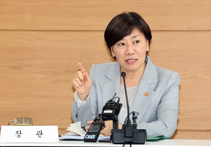 송미령 농림 장관 "<b>농산물 검역</b> 8단계 변함 없어…과정에 AI 도입"