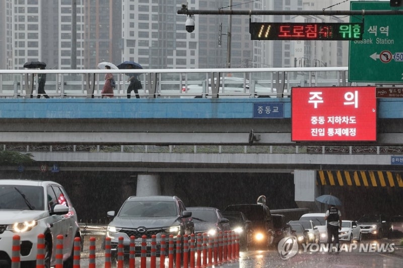 열흘전 무안 넘었다…<b>인천</b> 덕적도에 '<b>극한 호우</b>'
