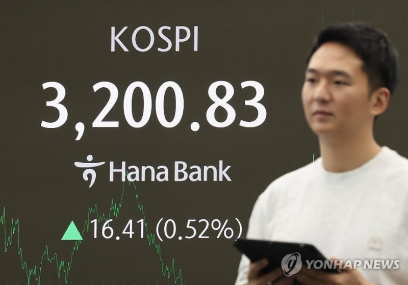 "막판 뒷심" 코스피 3,200p 회복…코스닥도 1% ↑