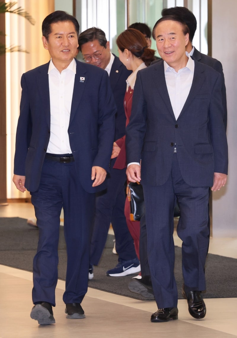 삼성전자 찾은 <b>정청래</b> "<b>반도체 특별법</b> 조속히 통과"