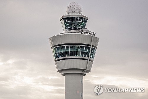 "착륙 안 해?"…1시간 빙빙 돈 <b>여객기</b> 황당 사연