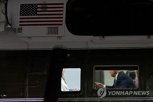 <b>트럼프</b>-<b>멜라니아</b>, 혹시…이례적 모습 '눈길'