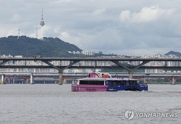 열흘만에 중단된 '<b>한강버스</b>'…서울시 사과