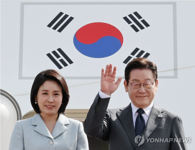 李대통령, 말레이로 출발…'<b>정상외교 슈퍼위크</b>' 시작