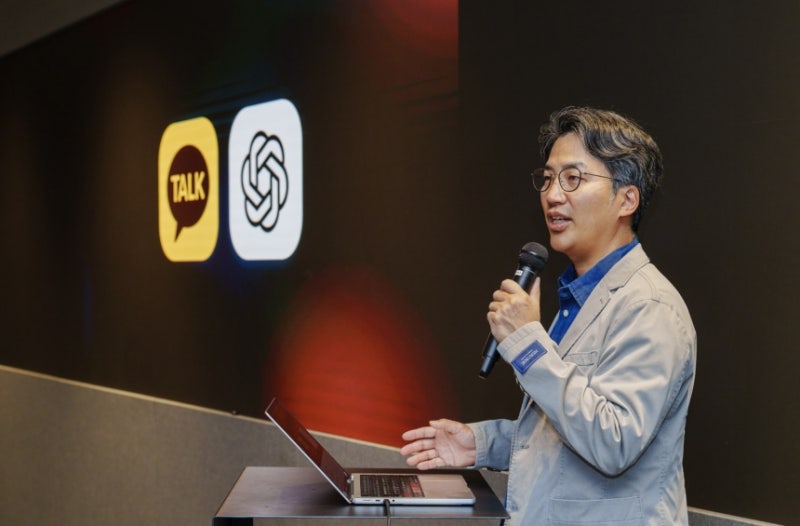 카톡에 <b>챗GPT</b>…<b>카카오</b> "오픈AI 추가 협업"