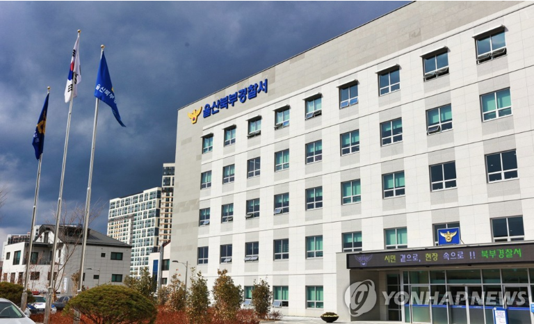 건물 앞 '<b>물벼락</b>'에 시민들 피해...범인 잡고 보니