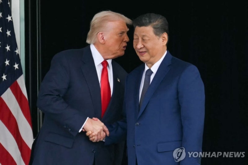<b>트럼프</b>, <b>대중 관세 인하</b> 행정명령 서명…10일 시행