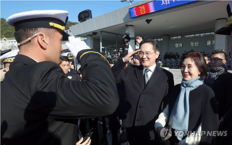이재용 장남 <b>해군 소위</b> 임관…삼성家 '총출동'