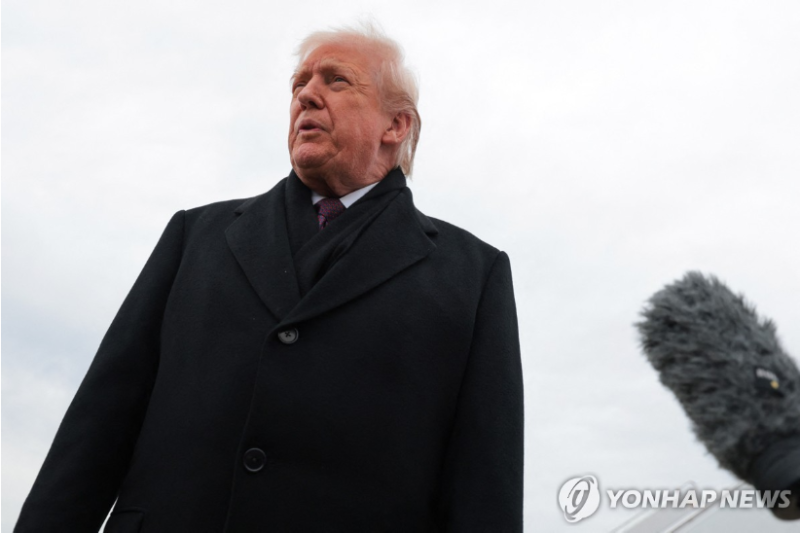 <b>트럼프</b>, '사면초가'…<b>경제</b> 지지도, 1·2기 통틀어 '최저'