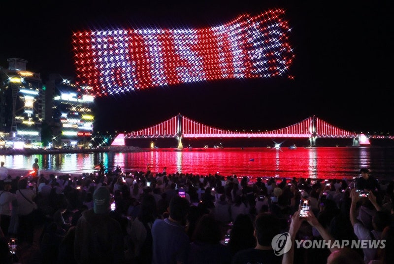 "언제까지 줄서냐" 아우성…BTS 부산 공연 '입장 대란'