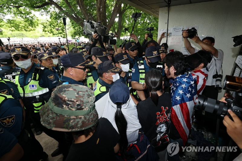 잠실투표소서 '<b>국조특위</b> 현장<b>조사 방해</b>' 60대 남성 결국