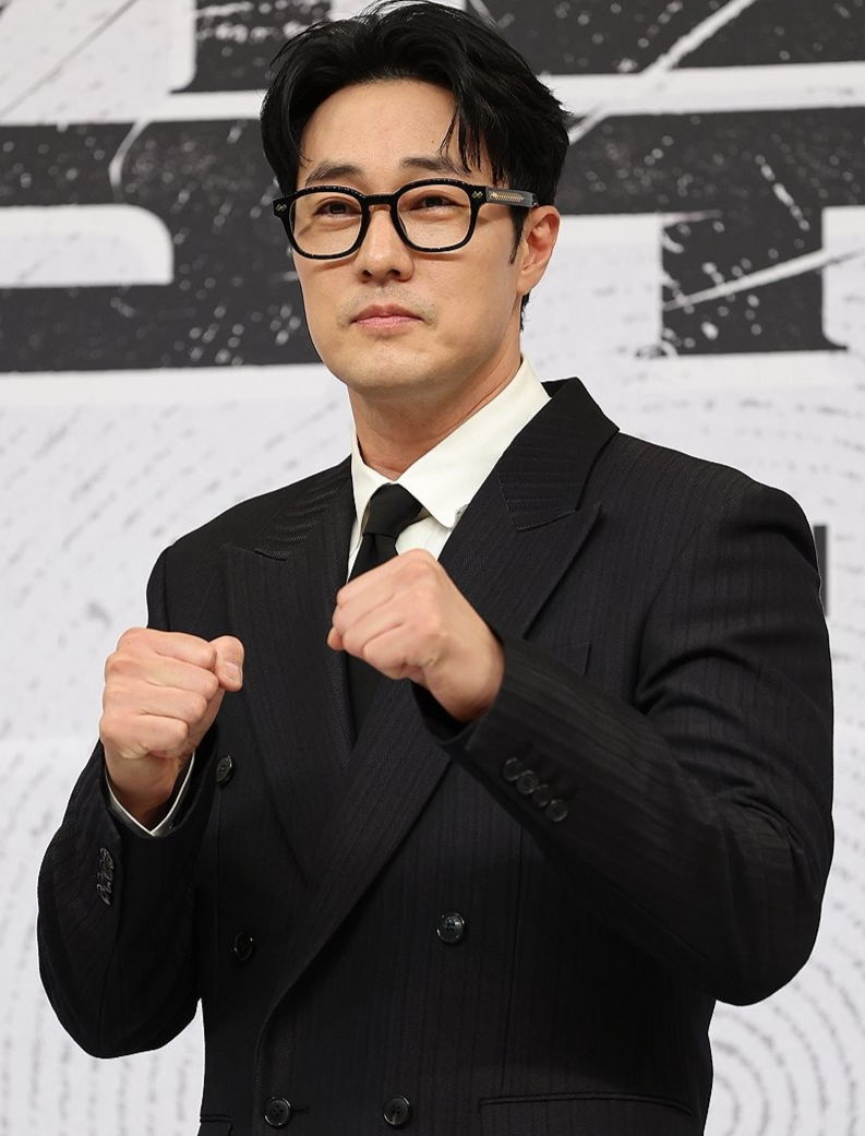 "어려울 때 쓰세요"…시청률 대박난 <b>소지섭</b>, 스태프에 '통 큰 <b>선물</b>'