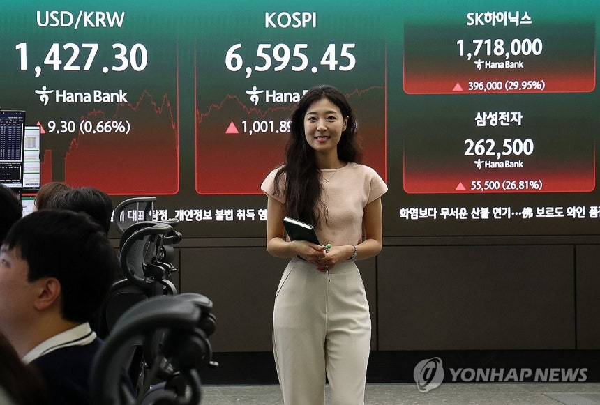 [속보] 7월 34% 빠진 코스피, '삼전닉스' 폭등에 단숨에 '1,000P' 날았다
