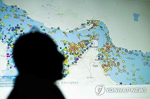 이란 잇단 <b>공격</b>에 <b>호르무즈</b> '고사 상태'…16일 통행량 '0'
