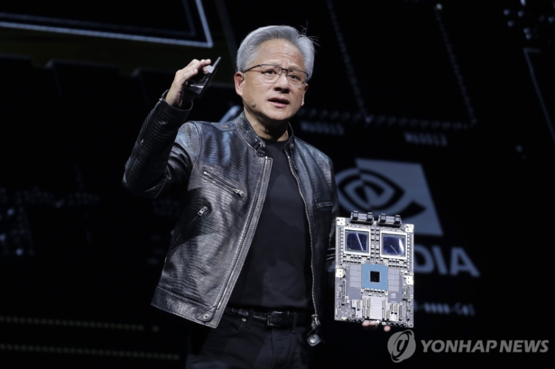 <b>젠슨 황</b> "<b>AI 변곡점</b> 도달"…962억달러 '어닝 서프라이즈'