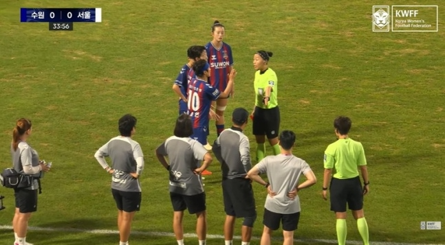 "예민해, 생리하나 봐"…女축구 간판 분노한 <b>심판</b> 발언