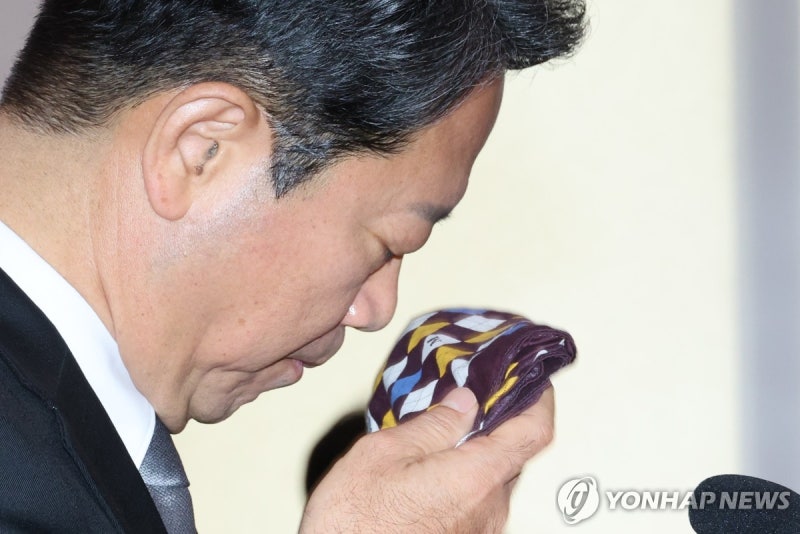 가족 의혹 해명하다 울컥…김승원 <b>눈물</b>에 엇갈린 여야