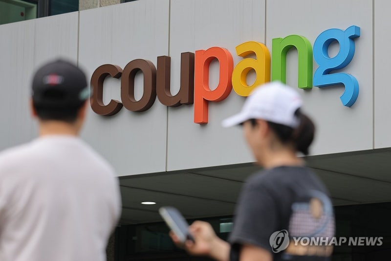 "야식 매출로 먹고 사는데"...'먹통' <b>쿠팡이츠</b>에 "손실보상"