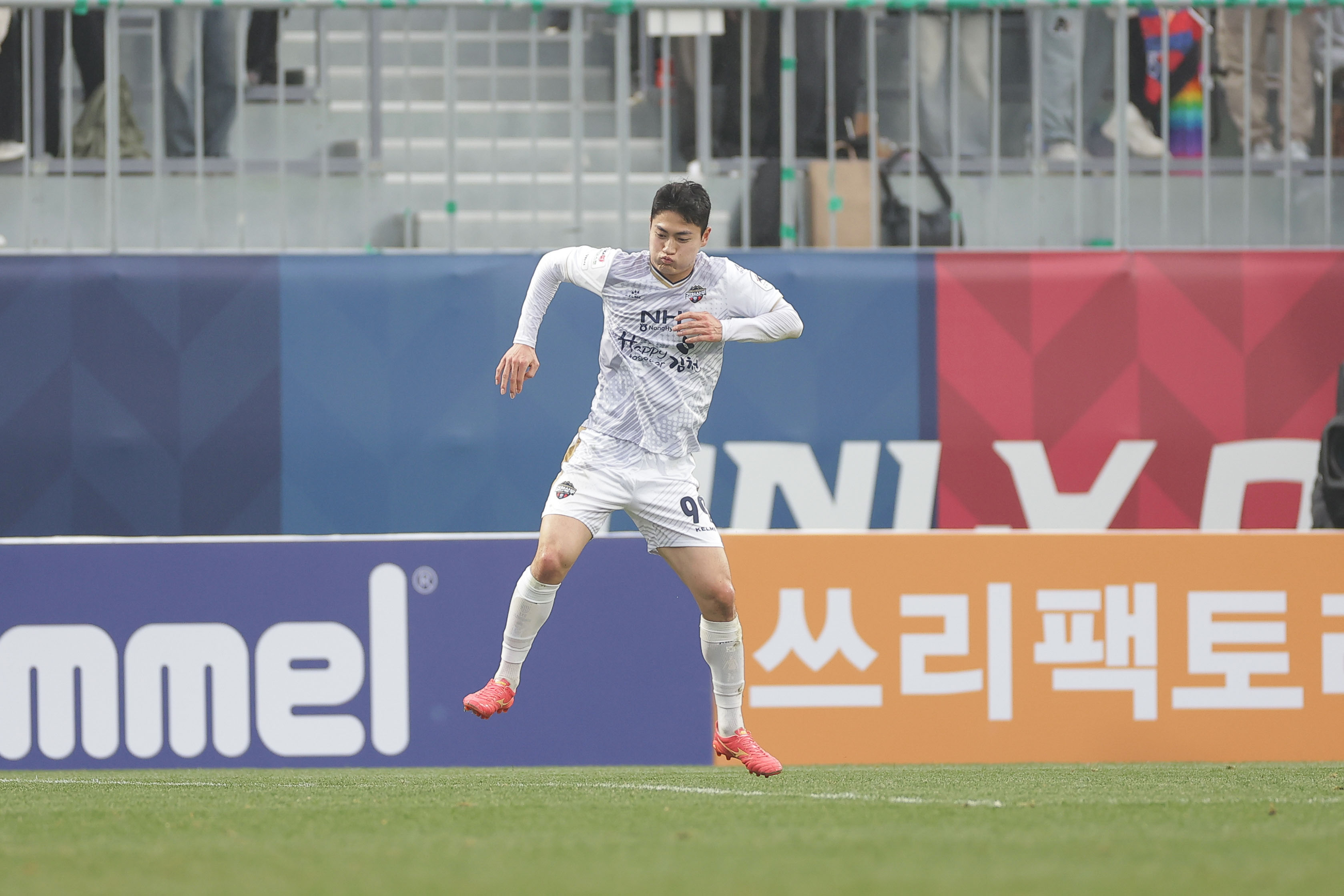 ‘멀티골’ <b>김천 이중민</b>, K리그1 4라운드 MVP 선정…K리그2는 마테우스가 차지